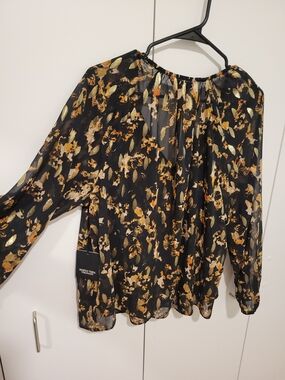 Simply Vera Wang Black Sheer Boho Blouse with Gold & Tan Floral Print **NWT